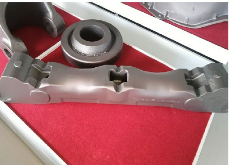 OEM высококачественный песчаный литой железный ролик ADI 1050-5 с высокой прочностью и жесткостью